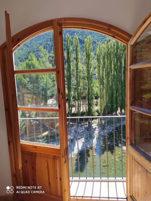 Casa Sobre Rio Noguera Pallaresa Gerri de la Sal Ngoại thất bức ảnh